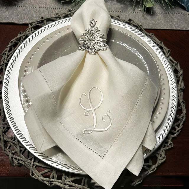 Monogrammed Handkerchief - منديل مربع فاخر لطاولة الطعام شعار
