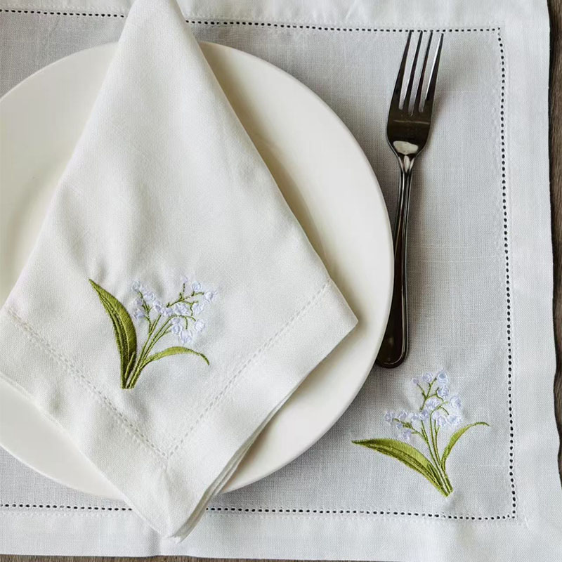 مناديل مطرزة، مفارش طاولة، زين - مراجعة Monogrammed Handkerchief وسعره