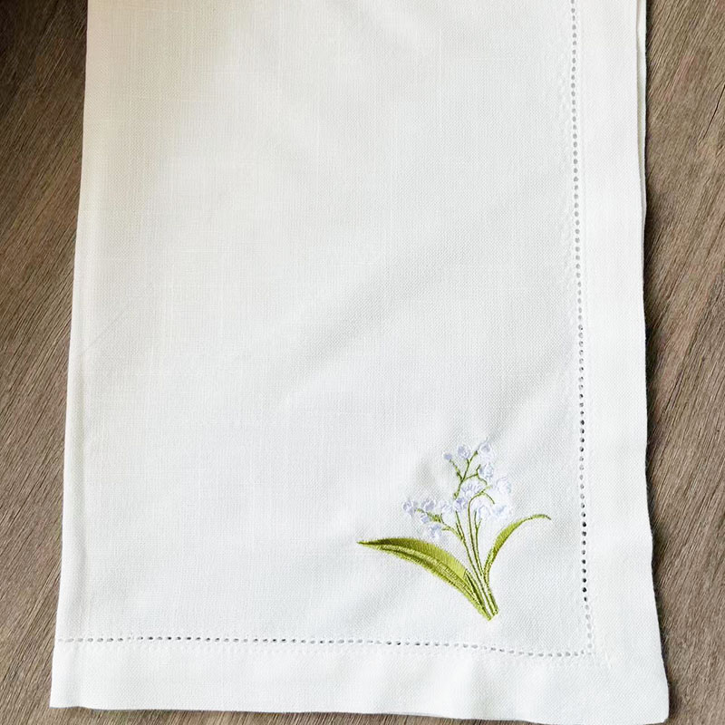 مناديل مطرزة، مفارش طاولة، زين - مراجعة Monogrammed Handkerchief وسعره